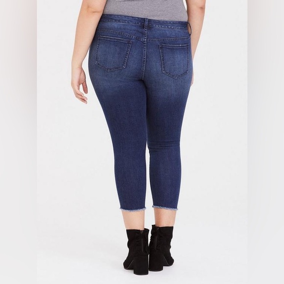 Torrid Marvel Her Universe patch skinny crop jeans Size 16 - Picture 7 of 7